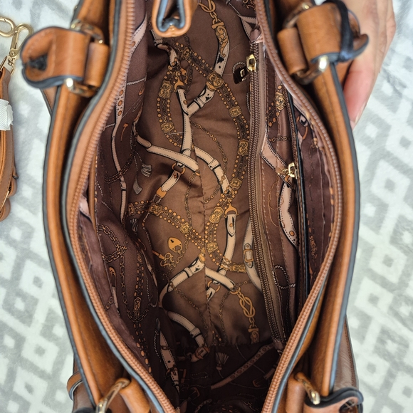 Elegant Tan Satchel Purse - Picture 7 of 15